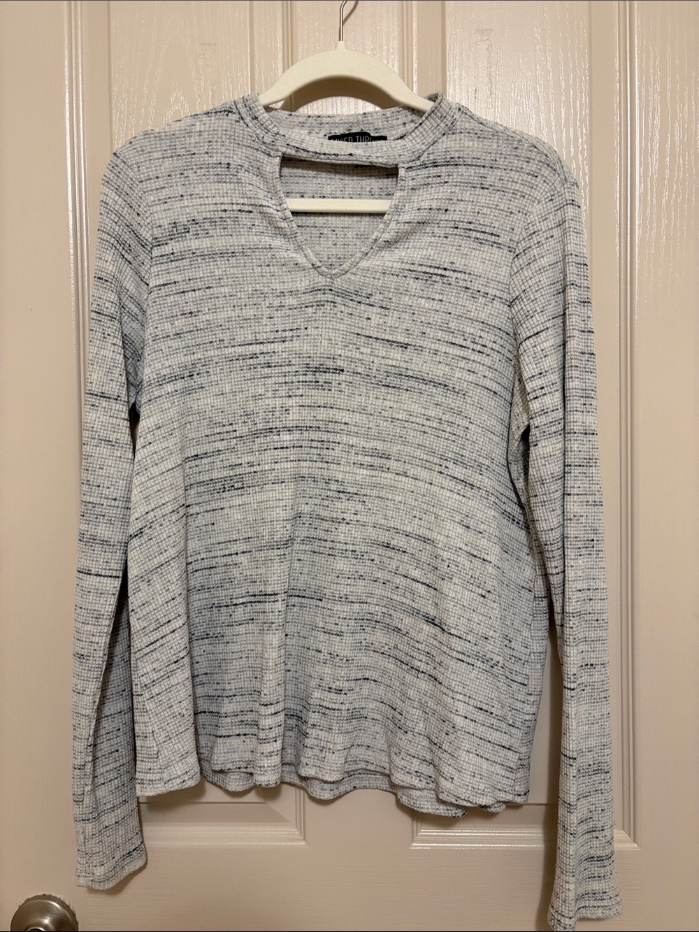 Women's Light Gray Marled Long-Sleeve Notch Neck Top